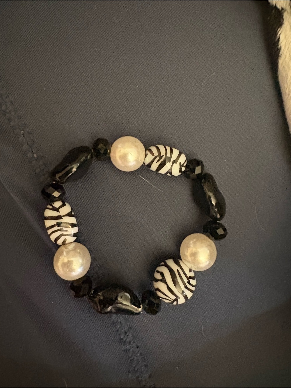 Black & White Zebra Beaded Stretch Bracelet with Pearlescent Accents children’s